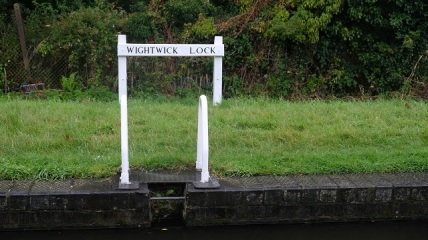 Wightwick Lock. note tubular ladder top.